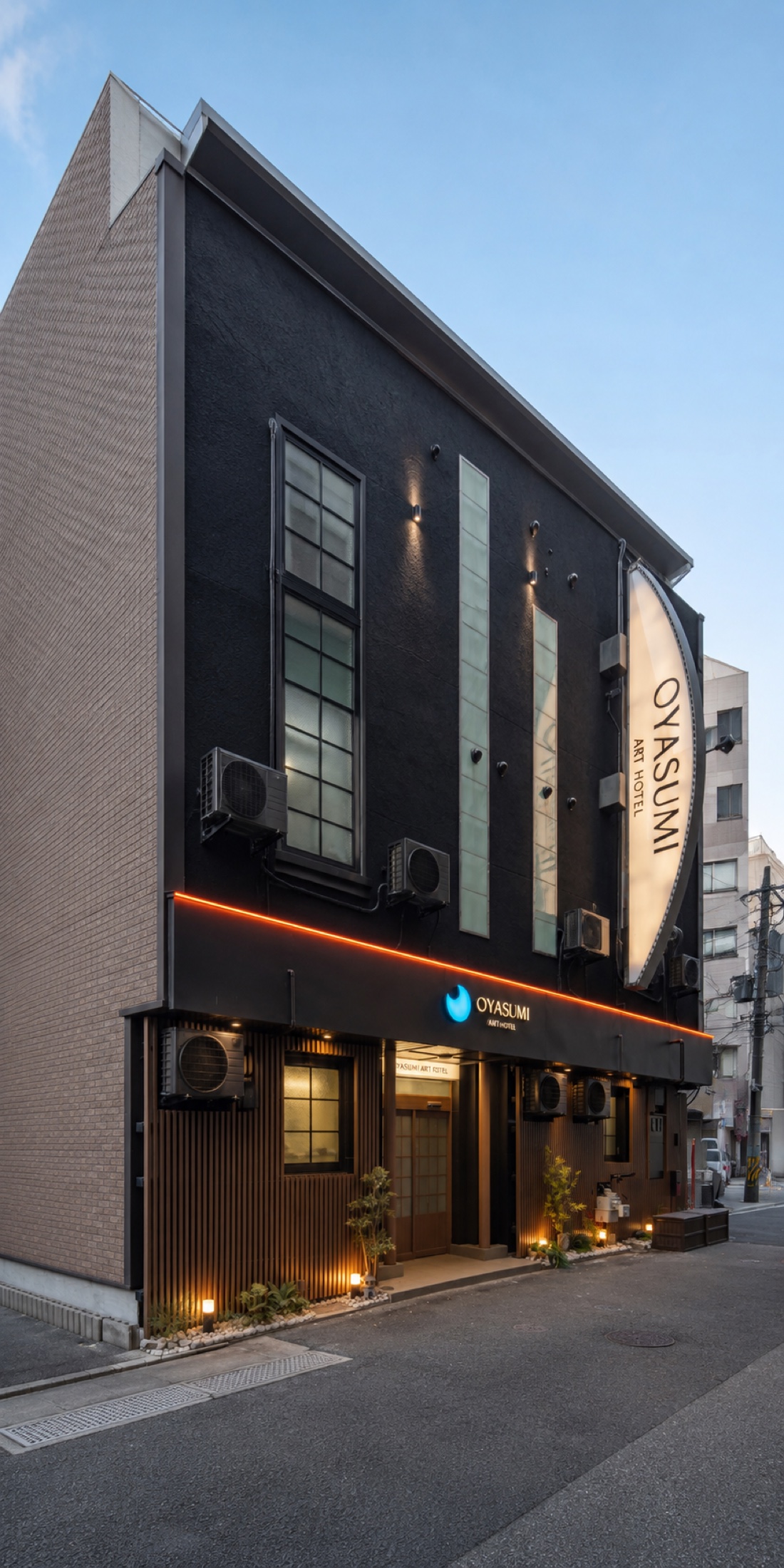 整棟建築改造為旅宿的OYASUMI ART HOTEL外觀
